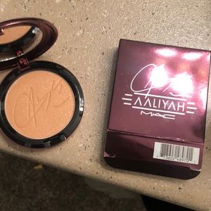 Bronzing powder